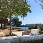 Splendide Les Pieds Dans L'eau Dans La Baie De Mahon *