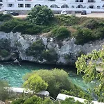 Splendide Les Pieds Dans L'eau Dans La Baie De Mahon