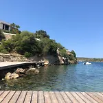 Splendide Les Pieds Dans L'eau Dans La Baie De Mahon *