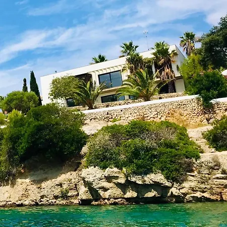 Splendide Les Pieds Dans L'eau Dans La Baie De Mahon *