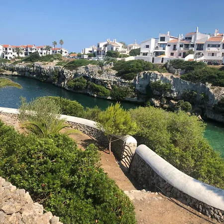 Splendide Les Pieds Dans L'eau Dans La Baie De Mahon Es Castell (Menorca)