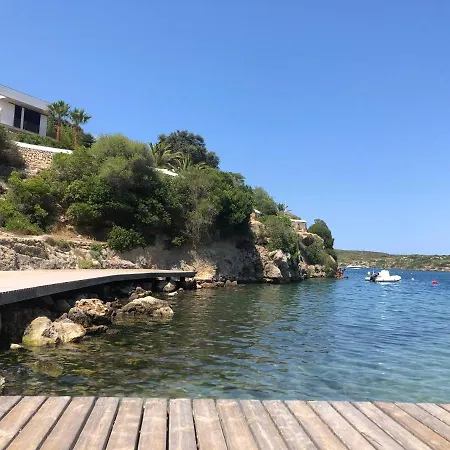 Splendide Les Pieds Dans L'eau Dans La Baie De Mahon *