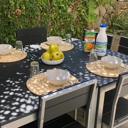 Splendide Les Pieds Dans L'eau Dans La Baie De Mahon Es Castell (Menorca)