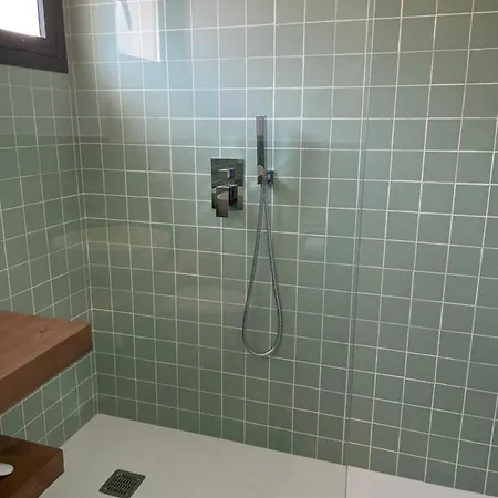 Willa Splendide Les Pieds Dans L'eau Dans La Baie De Mahon *