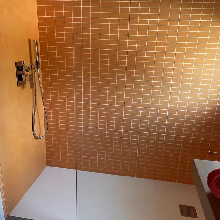 Splendide Les Pieds Dans L'eau Dans La Baie De Mahon *