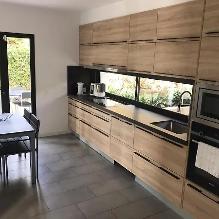 Splendide Les Pieds Dans L'eau Dans La Baie De Mahon Willa