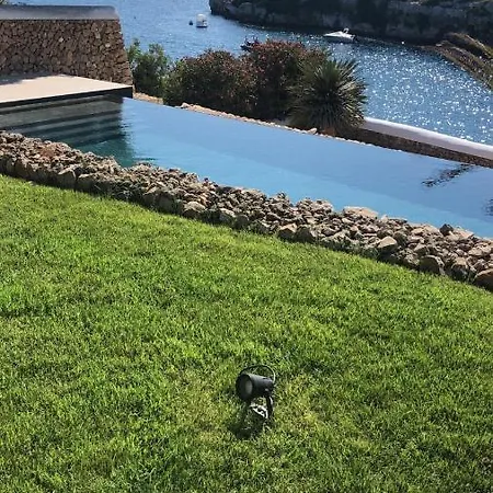 Splendide Les Pieds Dans L'eau Dans La Baie De Mahon Willa *