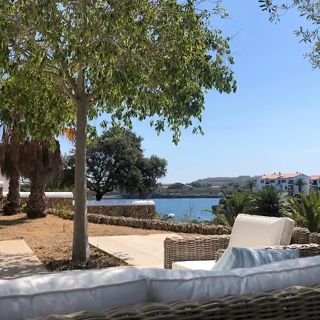 Splendide Les Pieds Dans L'eau Dans La Baie De Mahon *