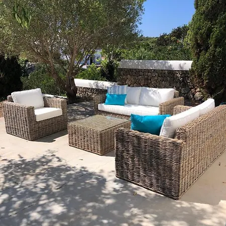 Splendide Les Pieds Dans L'eau Dans La Baie De Mahon Villa