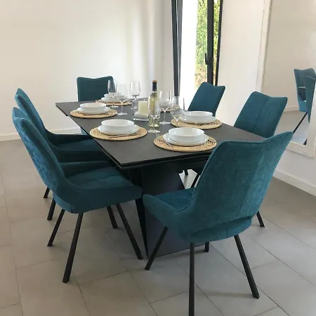 Splendide Les Pieds Dans L'eau Dans La Baie De Mahon *