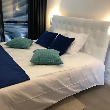 Splendide Les Pieds Dans L'eau Dans La Baie De Mahon * Es Castell (Menorca)