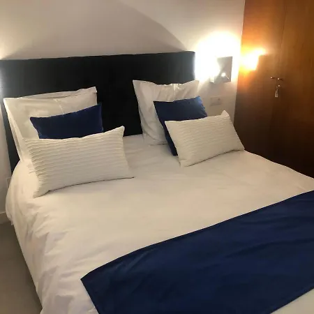 Splendide Les Pieds Dans L'eau Dans La Baie De Mahon