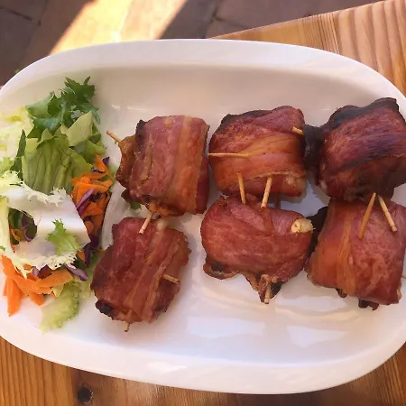 Splendide Les Pieds Dans L'eau Dans La Baie De Mahon