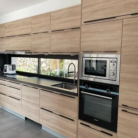 Splendide Les Pieds Dans L'eau Dans La Baie De Mahon Villa *