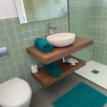 Splendide Les Pieds Dans L'eau Dans La Baie De Mahon * Es Castell (Menorca)