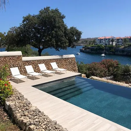 Splendide Les Pieds Dans L'eau Dans La Baie De Mahon * Es Castell (Menorca)