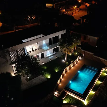 Splendide Les Pieds Dans L'eau Dans La Baie De Mahon Villa