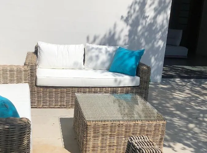 Splendide Les Pieds Dans L'eau Dans La Baie De Mahon