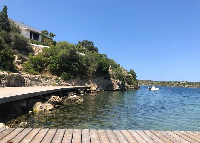 Splendide Les Pieds Dans L'eau Dans La Baie De Mahon *