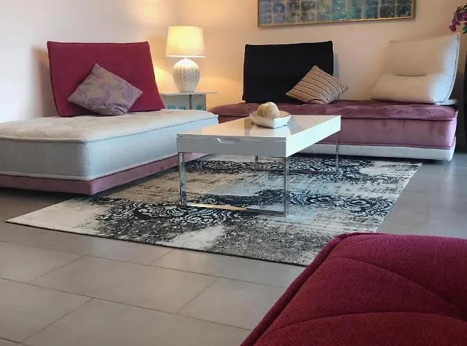 Splendide Les Pieds Dans L'eau Dans La Baie De Mahon