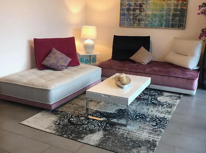 Splendide Les Pieds Dans L'eau Dans La Baie De Mahon *