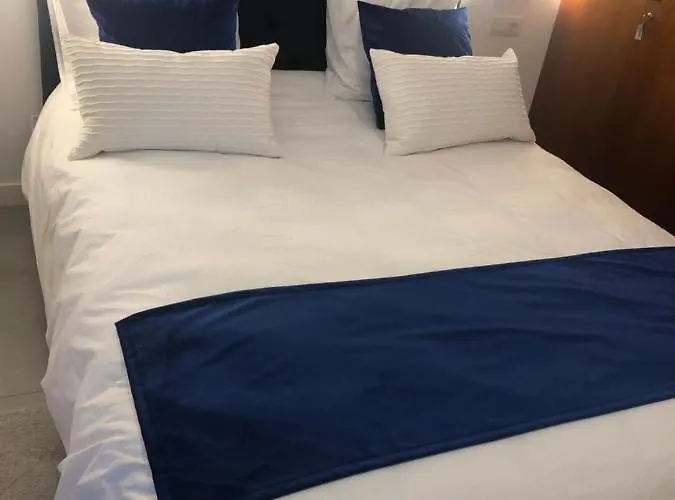 ヴィラ Splendide Les Pieds Dans L'eau Dans La Baie De Mahon エス・カステル