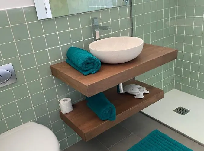 Splendide Les Pieds Dans L'eau Dans La Baie De Mahon * Es Castell (Menorca)