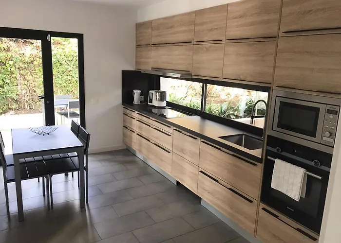 Splendide Les Pieds Dans L'eau Dans La Baie De Mahon Villa