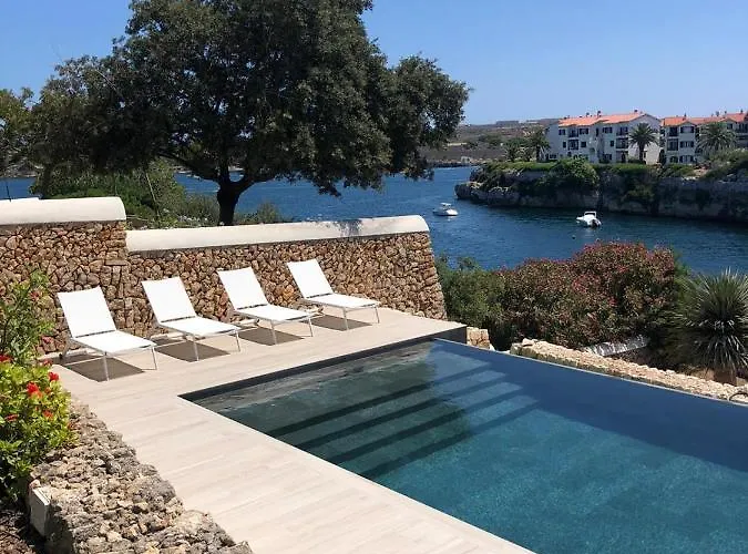 Splendide Les Pieds Dans L'eau Dans La Baie De Mahon * Es Castell (Menorca)